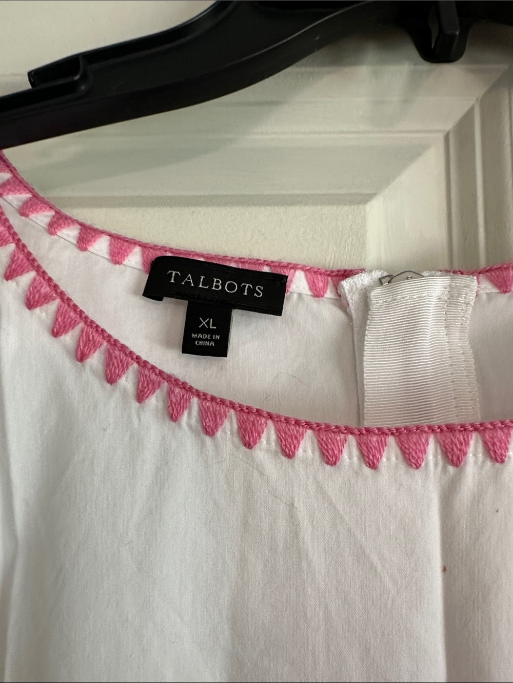 Talbots White Top with Colored Edge Stitching - Picture 3 of 5